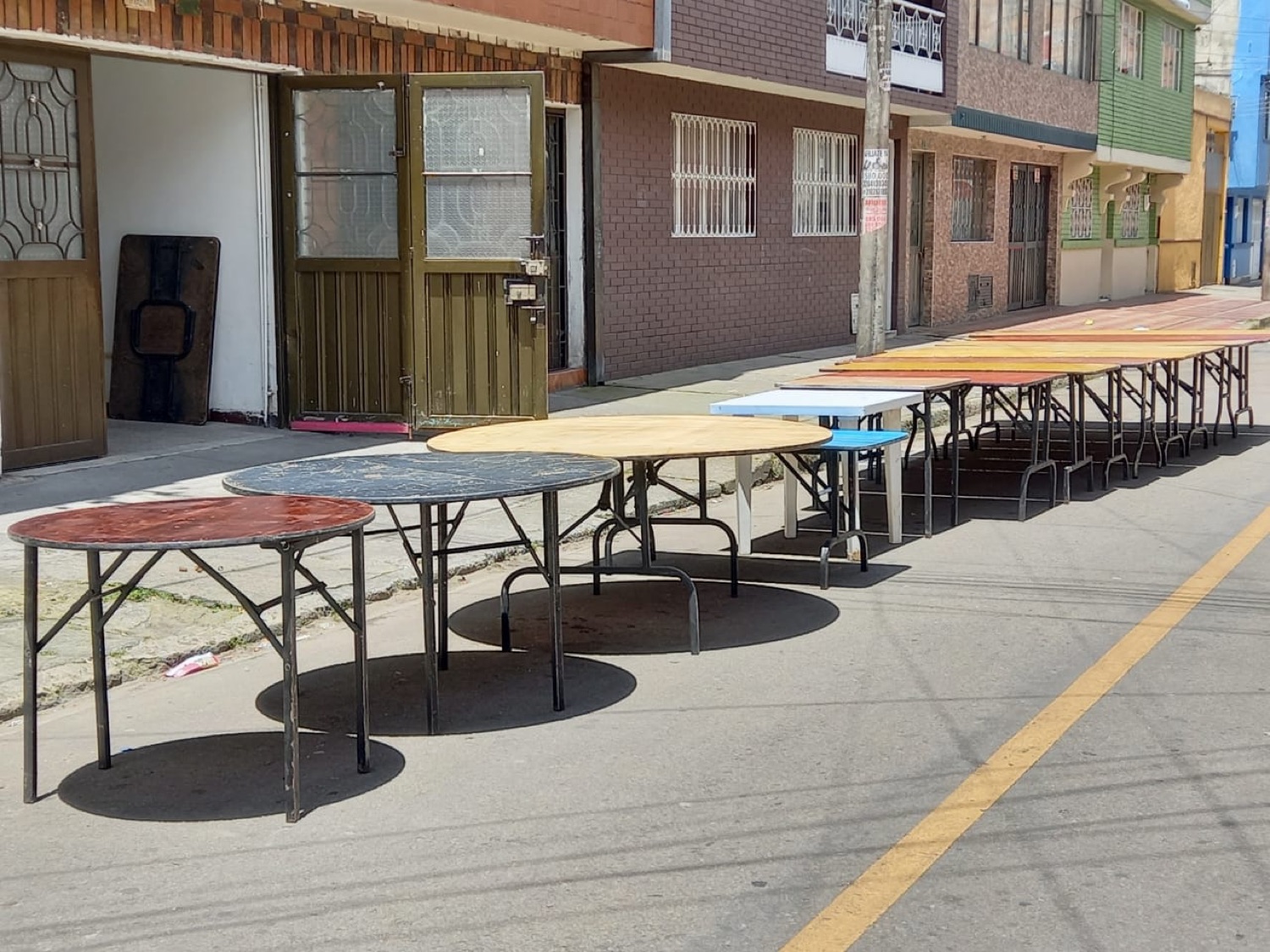 Mesas redondas rimax para alquiler en Bogotá